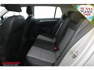 Volkswagen Golf 1.6 TDI Trendline BlueMotion Navi Bluetooth Airco Cruise picture 9