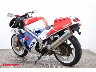 Honda VFR 400 R picture 4