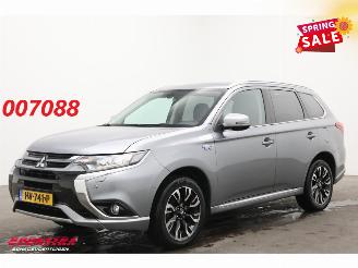 ojeté vozy osobní automobily Mitsubishi Outlander 2.0 PHEV Executive Edition 4X4 Navi Clima Cruise Camera SHZ PDC AHK 2015/12