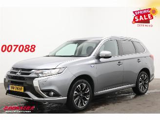  Mitsubishi Outlander 2.0 PHEV Executive Edition 4X4 Navi Clima Cruise Camera SHZ PDC AHK 2015/12