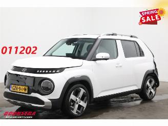 krockskadad bil auto Hyundai Inster Evolve Sky Plus 49 kWh LED ACC Apple/Android 360° SHZ 2025/1