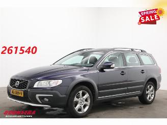 Schadeauto Volvo Xc-70 2.0 D4 FWD Inscription Schuifdak Leder Memory BiXenon Cruise SHZ AHK 2016/3