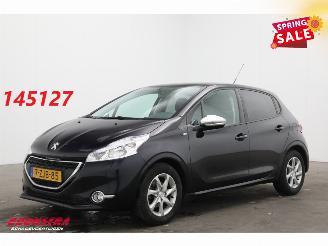 Coche accidentado Peugeot 208 1.2 VTi Style 5-DRS Navi Airco Bluetooth Cruise AHK 162.109 km! 2015/1