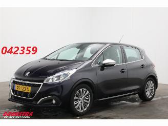 Vaurioauto  passenger cars Peugeot 208 1.2 PT BlueLease Allure Navi Clima Cruise PDC Apple/Android 2019/5