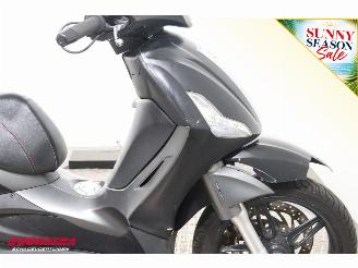 Piaggio  350 Beverly Sport ABS picture 16