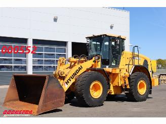 krockskadad bil machine Hyundai  HL 960 Wiellader BY 2018 