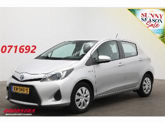 Vaurioauto  passenger cars Toyota Yaris 1.5 Full Hybrid Aut. Aspiration Clima Cruise Camera 2013/10