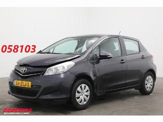 Schadeauto Toyota Yaris 1.0 VVT-i Aspiration Airco Camera AHK 67.935 km! 2012/12