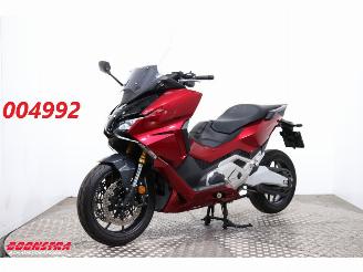 damaged motor cycles Honda  Forza 750 Forza 750 ABS DCT 9.215 km! 2021/5