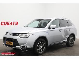 Schadeauto Mitsubishi Outlander 2.0 PHEV Executive Edition X-Line Navi Clima Cruise Camera AHK 2015/10