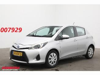 Schadeauto Toyota Yaris 1.5 Full Hybrid Aspiration Clima Cruise Camera AHK 2012/7