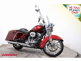 Harley-Davidson  FLHRSE5 CVO Road King picture 2