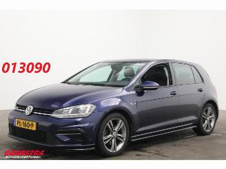Schadeauto Volkswagen Golf 2.0 TDI 150 PK Highline R-line LED ACC Leder Apple/Android SHZ 2017/7
