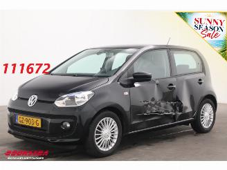 krockskadad bil auto Volkswagen Up! 1.0 high up! 5-Drs Clima Navi Cruise LMV 17.491 km! 2015/9
