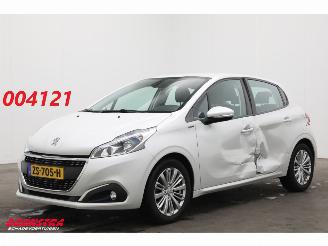 Damaged car Peugeot 208 1.2 PT. 110 Signature Clima PDC Mirrorlink Camera 93.920 km! 2019/1