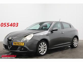 Vaurioauto  passenger cars Alfa Romeo Giulietta 1.4 T Distinctive Bluetooth Clima Cruise 2011/2