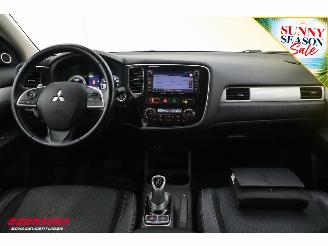 Mitsubishi Outlander 2.0 PHEV 4WD Executive Edition Navi Clima Cruise Camera AHK picture 13