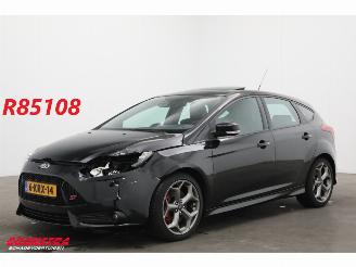 damaged passenger cars Ford Focus 2.0 EcoBoost ST-3 250 PK Schuifdak Leder Clima Cruise Camera SHZ 2013/7