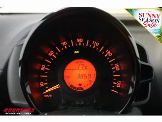 Toyota Aygo 1.0 VVT-i x-fun Airco Bluetooth 38.601 km! picture 18