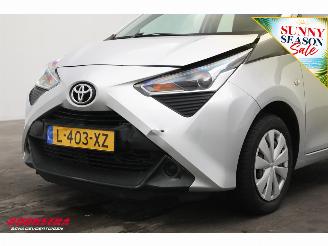 Toyota Aygo 1.0 VVT-i x-fun Airco Bluetooth 38.601 km! picture 10
