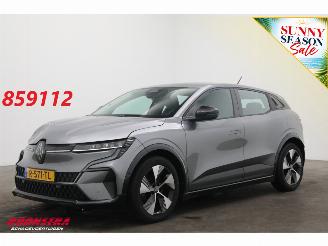 Damaged car Renault Mégane E-Tech EV60 Optimum Charge Evolution Clima Navi Cruise Virtual SHZ LrHZ PDC 2022/11