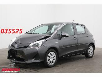 Schadeauto Toyota Yaris 1.5 Full Hybrid Aspiration 5-drs Cruise Clima Bluetooth Camera 2013/4