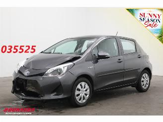škoda osobní automobily Toyota Yaris 1.5 Full Hybrid Aspiration 5-drs Cruise Clima Bluetooth Camera 2013/4