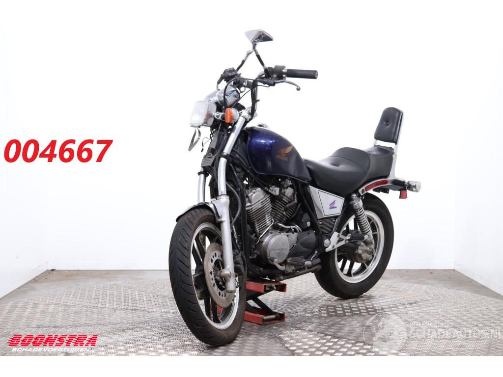 Honda VT 400 C