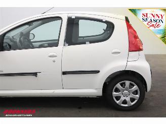 Peugeot 107 1.0-12V AUT Millesim 200 5-drs Cruise Airco 51.588 km! picture 7