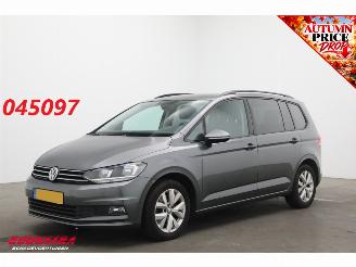 Schadeauto Volkswagen Touran 1.0 TSI Comfortline 7p ACC Navi Clima Camera PDC AHK 2019/3