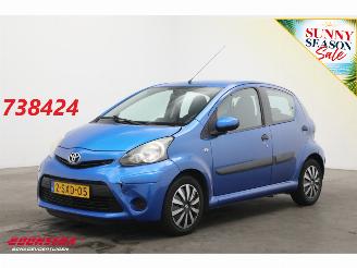 Vaurioauto  passenger cars Toyota Aygo 1.0 VVT-i Now 5-drs Airco Navi Bluetooth 92.182 km! 2013/12