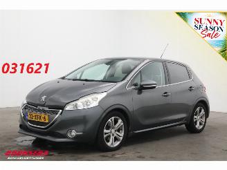 damaged passenger cars Peugeot 208 1.6 VTi Allure 5-drs Navi Cruise Bluetooth PDC LMV 2012/5