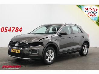 uszkodzony samochody osobowe Volkswagen T-Roc 1.5 TSI Sport ACC Navi Airco Virtual Bluetooth AHK 2018/4