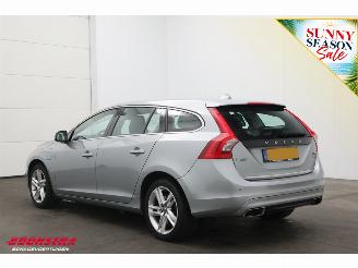 Volvo V-60 2.4 D6 AWD Plug-In Hybrid Summum H/K Cruise Navi Clima Leder PDC picture 4