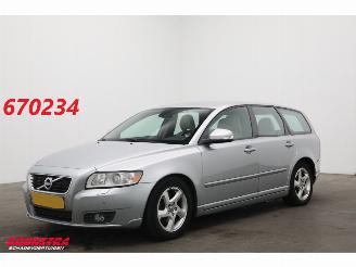 uszkodzony samochody osobowe Volvo V-50 1.6 D2 S/S Kinetic Cruise Navi Clima Leder SHZ PDC 2011/12