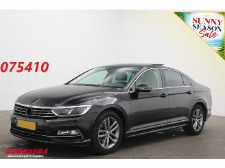 Coche accidentado Volkswagen Passat 1.6 TDI Highline R-Line Pano ACC ErgoComf. Apple/Android SHZ AHK 2016/10