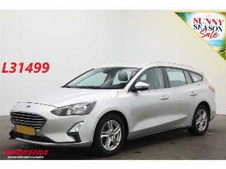 Vaurioauto  passenger cars Ford Focus 1.0 EcoBoost Hybrid Trend Edition Business Navi Clima Cruise Camera PDC 2020/9