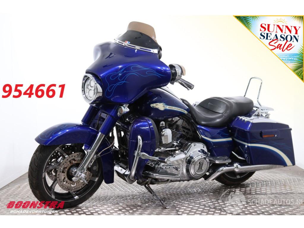Harley-Davidson  CVO Street Glide 5HD! Vance Hines Cruise