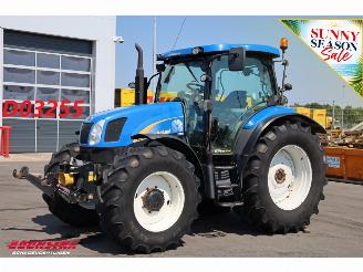 danneggiata macchinari New Holland  T6020 ELITE BY 2012 8.421 Uur BY 2012 8.421 Uur 2012/6