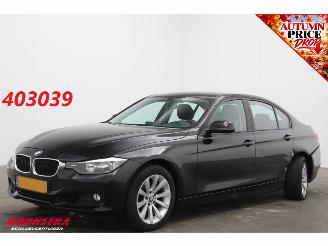 Coche accidentado BMW 3-serie 320i AUT Executive Navi Cruise Clima PDC AHK 152.512 km! 2012/6