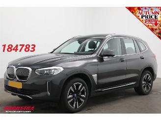 krockskadad bil auto BMW iX3 Executive 80 kWh Pano ACC Navi Clima Apple/Android Leder SHZ Camera PDC 2021/11