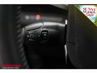 Peugeot 2008 1.2 PureTech Signature Cruise Navi Airco Apple/Android PDC picture 22