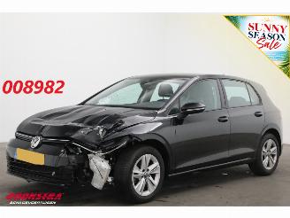 Unfallwagen Volkswagen Golf 1.0 TSI Life Virtual ACC Apple/Android Clima PDC 2020/10