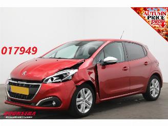 Unfallwagen Peugeot 208 1.2 PureTech Signature Cruise Navi Airco Apple/Android PDC 2019/5