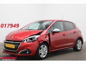 Voiture accidenté Peugeot 208 1.2 PureTech Signature Cruise Navi Airco Apple/Android PDC 2019/5