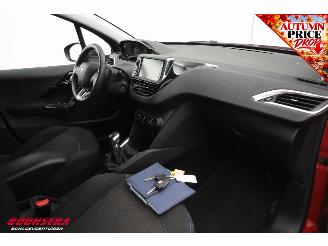 Peugeot 208 1.2 PureTech Signature Cruise Navi Apple/Android PDC Airco picture 14