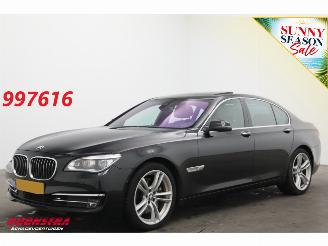 skadebil auto BMW 7-serie 750i xDrive HE Org.NL! Schuifdak HUD ACC Navi Leder Memory SHZ Camera PDC 2013/2