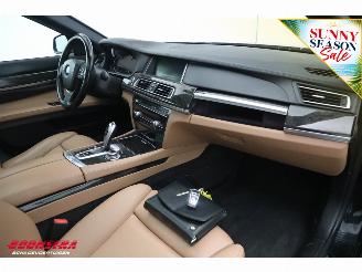 BMW 7-serie 750i xDrive HE Org.NL! Schuifdak HUD ACC Navi Leder Memory SHZ Camera PDC picture 12