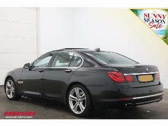 BMW 7-serie 750i xDrive HE Org.NL! Schuifdak HUD ACC Navi Leder Memory SHZ Camera PDC picture 4