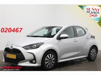 krockskadad bil auto Toyota Yaris 1.5 Hybrid Active Cruise Clima SHZ Apple/Android Camera PDC 2020/12